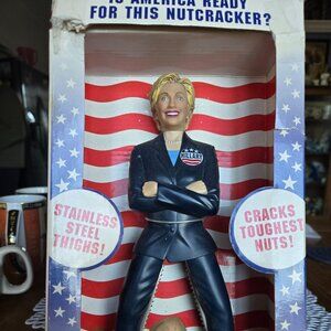 THE HILLARY the STAINLESS-STEEL NUTCRACKER